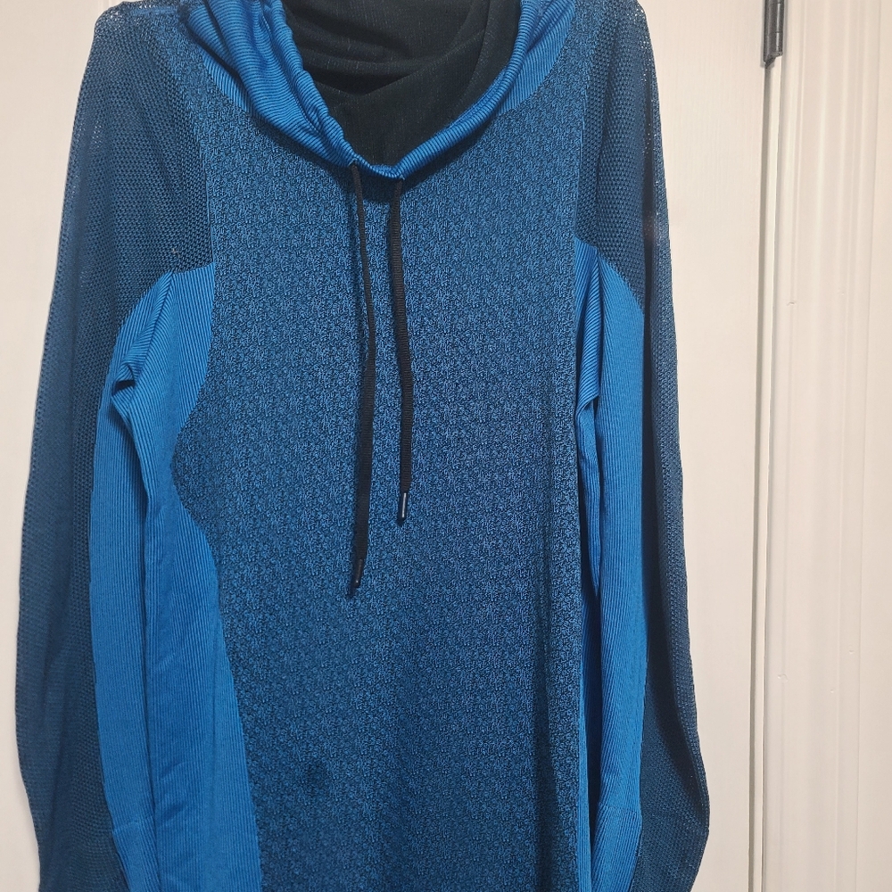 Under Armour Pull Over Shirt